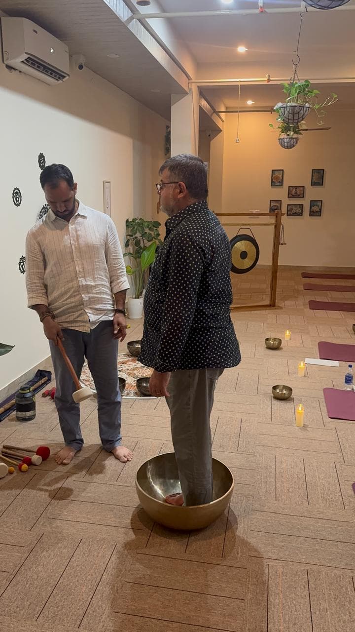 Standing in master grounding singing bowl